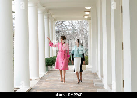 First Lady Melania Trump und First Lady von Kolumbien Maria Juliana Ruiz Sandoval Spaziergang entlang der Kolonnade Mittwoch, 13.02.2019, im Weißen Haus. Personen: Präsident Donald Trump Stockfoto