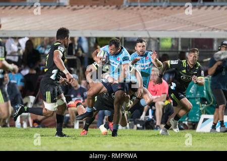 Brookvale, Australien. 16 Feb, 2019. Karmichael Jagd von Waratahs während der 2019 Super Rugby-spiel zwischen NSW Waratahs und Hurrikane in Brookvale Oval, Brookvale, Australien am 16. Februar 2019. Foto von Peter Dovgan. Credit: UK Sport Pics Ltd/Alamy leben Nachrichten Stockfoto