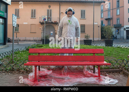 Foto Carlo Cozzoli - LaPresse 16-02-19 Milano (Italia) Cronaca Panchina Rossa in Piazza Dergano. Nella foto l'artista Roberto Muscinelli Stockfoto