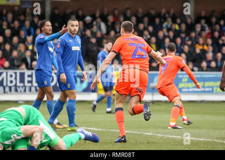 Kingston, UK. 16. Februar 2019. Murray Wallace von millwall Kerben der öffnung Ziel und feiert während der FA-Cup 5 Runde zwischen AFC Wimbledon und Millwall im Cherry Red Records Stadion, Kingston, England am 16. Februar 2019. Foto von Ken Funken. Nur die redaktionelle Nutzung, eine Lizenz für die gewerbliche Nutzung erforderlich. Keine Verwendung in Wetten, Spiele oder einer einzelnen Verein/Liga/player Publikationen. Credit: UK Sport Pics Ltd/Alamy Live News Credit: UK Sport Pics Ltd/Alamy leben Nachrichten Stockfoto