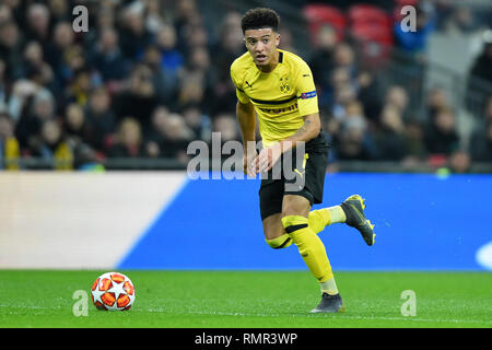 LONDON. UK 13. FEBRUAR Borussia Dortmund Mittelfeldspieler Jadon Sancho in Aktion während der UEFA Champions League Match zwischen den Tottenham Hotspur und Ballspielverein Borussia 09 e.V. Dortmund im Wembley Stadion, London am Mittwoch, 13. Februar 2019. (Credit: Jon Bromley | MI Nachrichten & Sport Ltd) Stockfoto