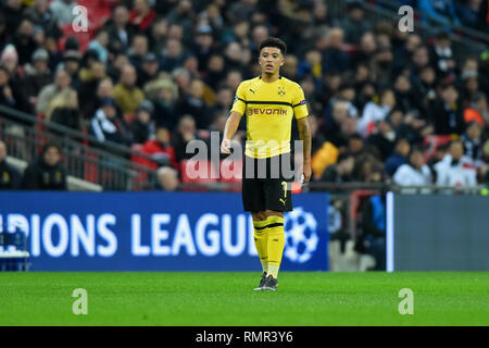 LONDON. UK 13. FEBRUAR Borussia Dortmund Mittelfeldspieler Jadon Sancho während der UEFA Champions League Match zwischen den Tottenham Hotspur und Ballspielverein Borussia 09 e.V. Dortmund im Wembley Stadion, London am Mittwoch, 13. Februar 2019. (Credit: Jon Bromley | MI Nachrichten & Sport Ltd) Stockfoto