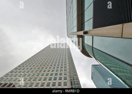 LONDON CANARY WHARF KANADA PLATZ DREI WOLKENKRATZER GEGEN DEN HIMMEL Stockfoto