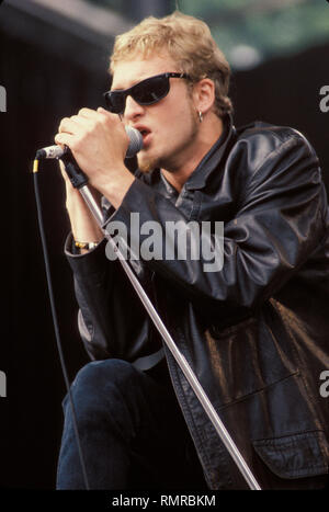 Sänger Layne Staley wird gezeigt auf der Bühne während einer "live"-Konzert Auftritt mit Alice In Chains. Stockfoto