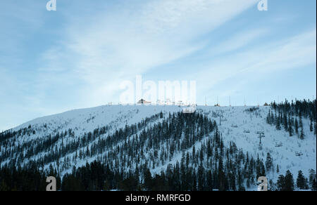 Schweden, Skifahren kann ein Mittel sein, eine entspannende Tätigkeit oder eine wettbewerbsfähige Winter Sport, in der die Teilnehmer verwendet Ski auf Schnee zu gleiten. Stockfoto