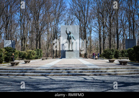 Washington, DC - April 1, 2018: Blick von Theodore Roosevelt Island monument Statue in Washington DC im Frühjahr Stockfoto