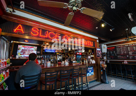 16. APRIL 2017 - Mystic, CT: Mystic Pizza Restaurant in Mystic, Connecticut. Dieses Restaurant ist beliebt bei Touristen. Stockfoto