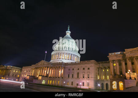 Der United States Capitol in der Nacht. Capitol USA Gebäude. Kongress der Vereinigten Staaten im Osten vorn in der Nacht. Washington DC. Stockfoto