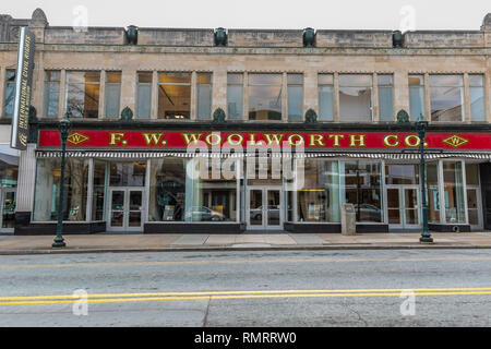 GREENSBORO, NC, USA -2/14/19: Die F W. Woolworth Building, wo der Erste der es-in' für integragtion 1960 aufgetreten. Stockfoto