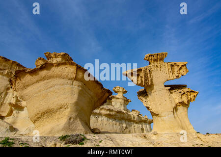 Interessante Formen von der Natur in Sandstein in Bolnuevo Puerto de Mazarron, Murcia, Spanien erstellt. Stockfoto