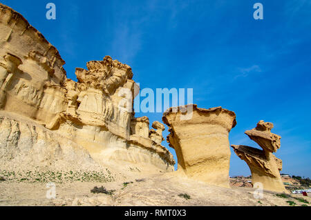 Interessante Formen von der Natur in Sandstein in Bolnuevo Puerto de Mazarron, Murcia, Spanien erstellt. Stockfoto