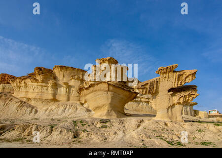 Interessante Formen von der Natur in Sandstein in Bolnuevo Puerto de Mazarron, Murcia, Spanien erstellt. Stockfoto