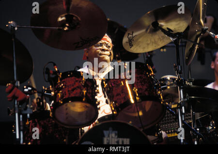 Schlagzeuger Jaimoe Johanson wird angezeigt, die "live" im Konzert mit den Allman Brothers Band. Stockfoto