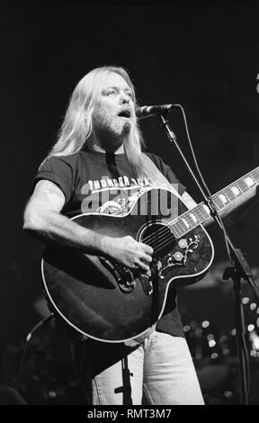 Gregg Allman wird gezeigt mit den Allman Brothers Band während einer "live"-Konzert aussehen. Stockfoto