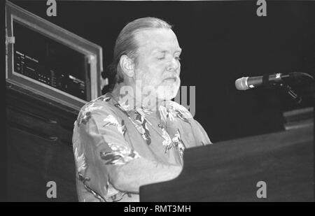 Gregg Allman wird gezeigt mit den Allman Brothers Band während einer "live"-Konzert aussehen. Stockfoto