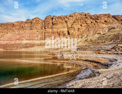 Salzformationen am Ufer des Toten Meeres, Karak Governorate, Jordanien Stockfoto