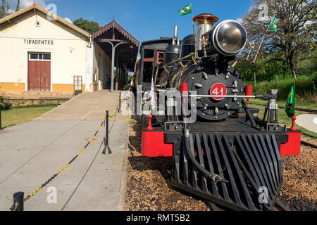 Dampflok Lokomotive in Minas Gerais, Brasilien, die einmal Teil des Bergbaus Route wurde im Alter von Gold mining Stockfoto