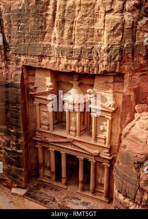 Die Schatzkammer, Al-Khazneh, Erhöhte Ansicht, Petra, Ma'an Governorate, Jordanien Stockfoto