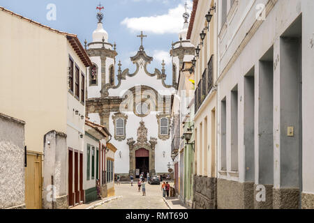 Street View der Nossa Senhora do Pilar Kirche in São João del Rei, Minas Gerais, Brasilien Stockfoto