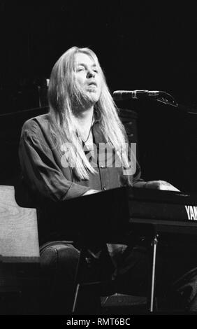 Gregg Allman wird gezeigt mit den Allman Brothers Band während einer "live"-Konzert aussehen. Stockfoto