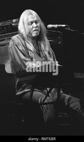 Gregg Allman wird gezeigt mit den Allman Brothers Band während einer "live"-Konzert aussehen. Stockfoto