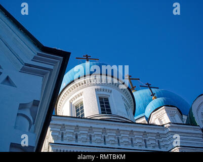 Moskau Kloster gegen den blauen Himmel, Herbst Stockfoto