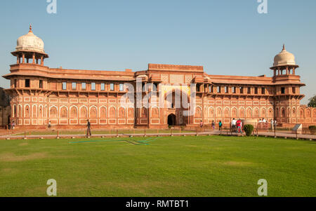 Jahangir Palace Agra Fort, wurde im Jahre 1573 fertig gestellt und war der Hauptwohnsitz des Mughal dynasty bis 1638. Es ist ein UNESCO Weltkulturerbe. Stockfoto