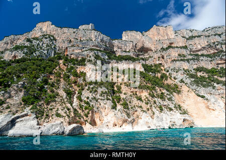 Steilküste am Golfo di Orosei auf der Insel Sardinien, Italien Stockfoto