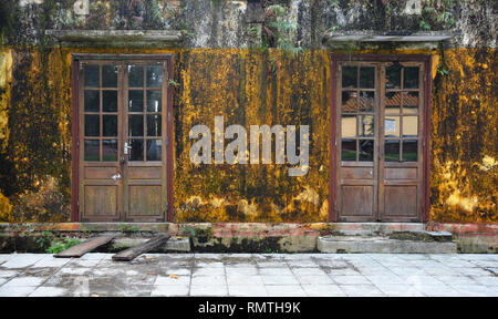 Ein Gebäude innerhalb der Tieu zu Mieu Tempel auf dem Gelände des göttlichen Lager in die Kaiserstadt, Hue, Vietnam Komplex Stockfoto