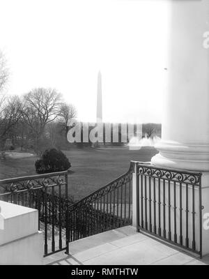 Das Weiße Haus, Grundstück, mit Blick auf den Washington Memorial, Washington DC, USA, Harris & Ewing Stockfoto