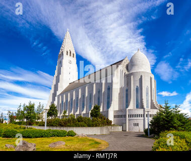 Expressionistische Architektur Hallgrimskirkja (Kirche von Hallgrímur) lutherische Pfarrkirche in Reykjavik, Skandinavien, die größte Kirche in Icelan Stockfoto