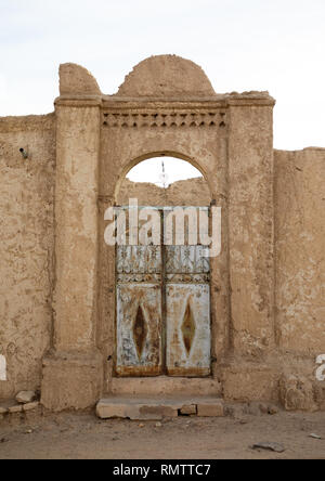 Alte Tor eines abandonned mudbrick Haus, nördlichen Staat, Al-Khandaq, Sudan Stockfoto