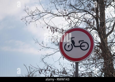 Motorräder verboten Schild auf einer Straße der Stadt Stockfoto