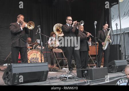 Musiker der Preservation Hall Jazz Band sind auf der Bühne während einer "live"-Konzert aussehen. Stockfoto