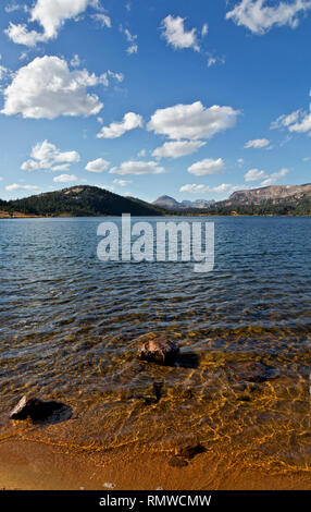 WY 03776-00 ... WYOMING - Island Lake in der Nähe der Beartooth Scenic Byway im Shoshone National Forest. Stockfoto