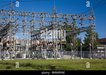 Hydro Strom Umspannwerk in einem Wohnviertel Stockfoto