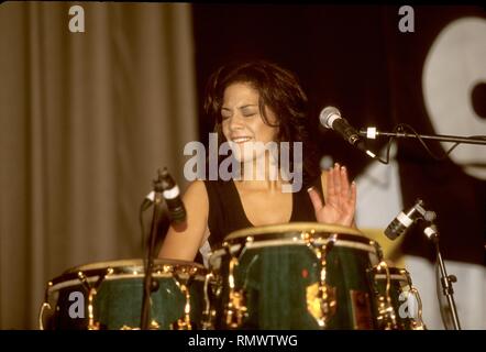 Sheila Bisherige am besten durch ihr name Sheila E. genannt, ist ein Musiker, vielleicht am besten bekannt für ihre Arbeit mit Prinz und Ringo Starr, wird während einer Percussion demonstration Klinik dargestellt. Stockfoto