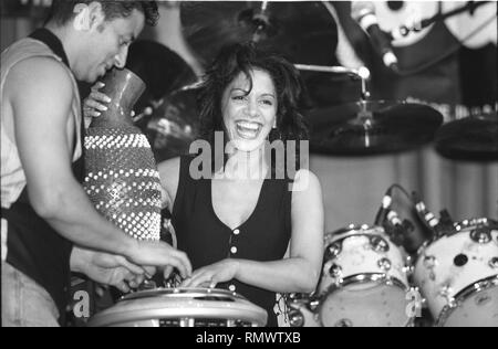 Sheila Bisherige am besten durch ihr name Sheila E. genannt, ist ein Musiker, vielleicht am besten bekannt für ihre Arbeit mit Prinz und Ringo Starr, wird während einer Percussion demonstration Klinik dargestellt. Stockfoto