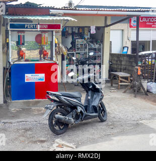 Benzin pumpe an einer Tankstelle in Jimbaran Bali Indonesien. Stockfoto