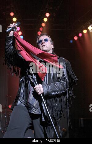 Michael Lee Aday, besser bekannt unter seinem Künstlernamen Meat Loaf bekannt ist, dargestellt auf der Bühne während einer "live"-Konzert aussehen. Stockfoto