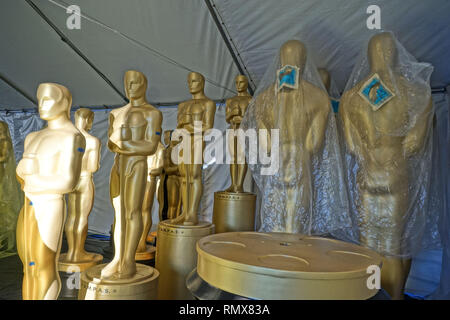 Oscars Statue warten 013 im Dolby Theatre in Los Angeles. 23. und 24. Februar 2017 Oscars Statue warten 013 Veranstaltung in Hollywood Leben - Kalifornien, Roter Teppich und backstage, Film Stars, TV Stars, Musik, Promis, Topix, Bestof, Kunst, Kultur und Unterhaltung, Fotografie, Anfrage tsuni@Gamma-USA.com, Kredit Tsuni/USA, Zubehör Verschleiß von Menschen zum Ereignis. Schuhe, Schmuck, Ring, Ohrring, Tasche Ambiente und andere. Ab 2017 Stockfoto