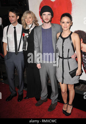 Warten auf Ewig Premiere an der Waldung Theater in Los Angeles. Rachel Bilson, Tom Sturridge, Blythe DannerRachel Bilson, Tom Sturridge, Blythe Danner 19 Veranstaltung in Hollywood Leben - Kalifornien, Red Carpet Event, USA, Filmindustrie, Prominente, Fotografie, Bestof, Kunst, Kultur und Unterhaltung, Topix prominente Mode, Besten, Hollywood Leben, Event in Hollywood Leben - Kalifornien, Roter Teppich und backstage, Film Stars, TV Stars, Musik, Promis, Topix, Akteure aus dem gleichen Film, Cast und co Star zusammen. Anfrage tsuni@Gamma-USA.com, Kredit Tsuni/USA, 2011-Gruppe, TV ein Stockfoto