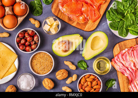 Keto, ketogenic Diät, low Carb, gesundes Essen Hintergrund, Ansicht von oben. Stockfoto