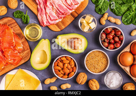 Keto, ketogenic Diät, low Carb, gesundes Essen Hintergrund, Ansicht von oben. Stockfoto