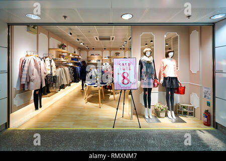 Hongkong - ca. Januar 2016: ein Geschäft in Hongkong. Shopping ist eine weit verbreitete soziale Tätigkeit in Hongkong. Stockfoto
