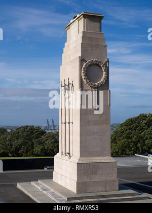 Das Cenotaph war Memorial Monument vor dem Auckland war Memorial Museum, Auckland Domain, Neuseeland Stockfoto