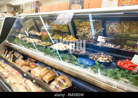 CHICAGO, IL - ca. März 2016: inside Juwel - Osco speichern. Juwel - Osco ist ein Supermarkt der Kette in Itasca, Illinois, einem Vorort von Chicago. Stockfoto