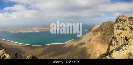 Panoramablick auf die Insel La Graciosa vom Mirador del Rio Stockfoto