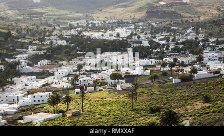 Blick auf Haria, das Tal der tausend Palmen in Lanzarote, Kanarische Inseln Stockfoto