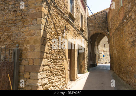 Malerische Dorf Peratallada im Herzen der Costa Brava. Baix Emporda, Katalonien, Spanien. Stockfoto